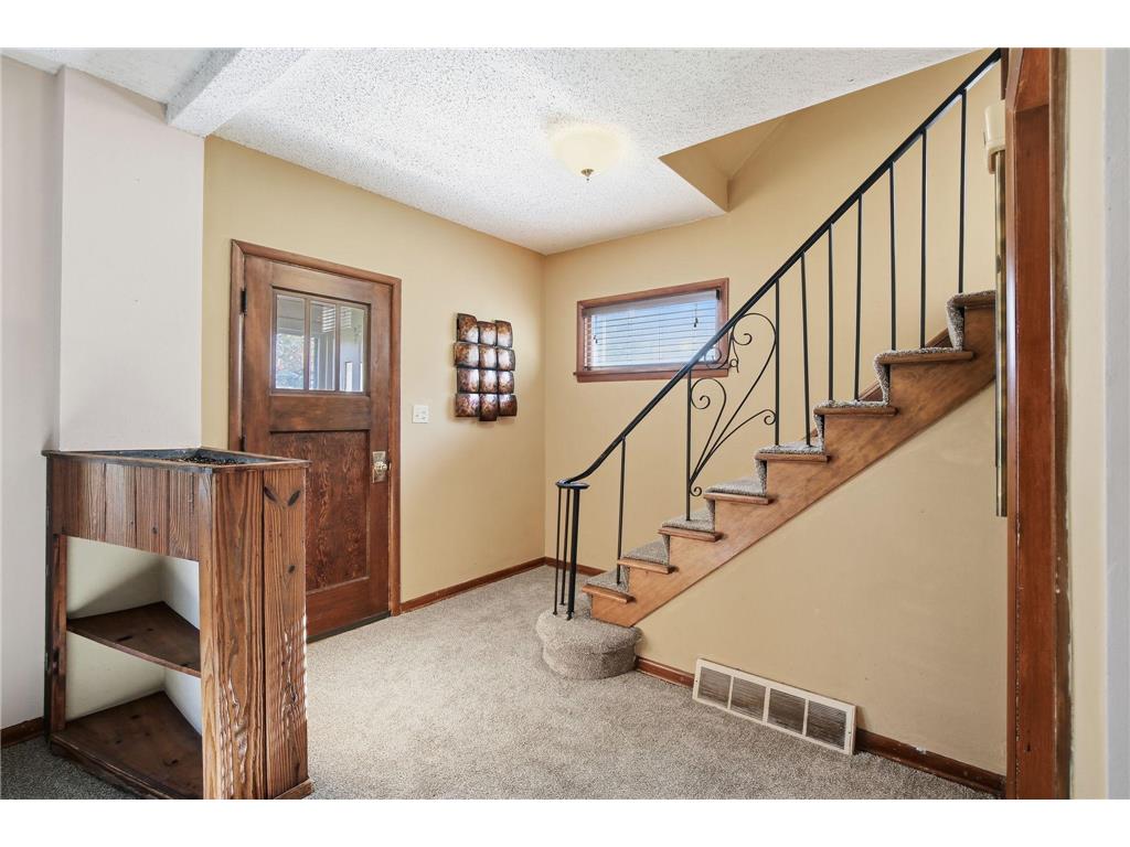 1047 JAMESON STEET Saint Paul MN 55103 6824111 image4