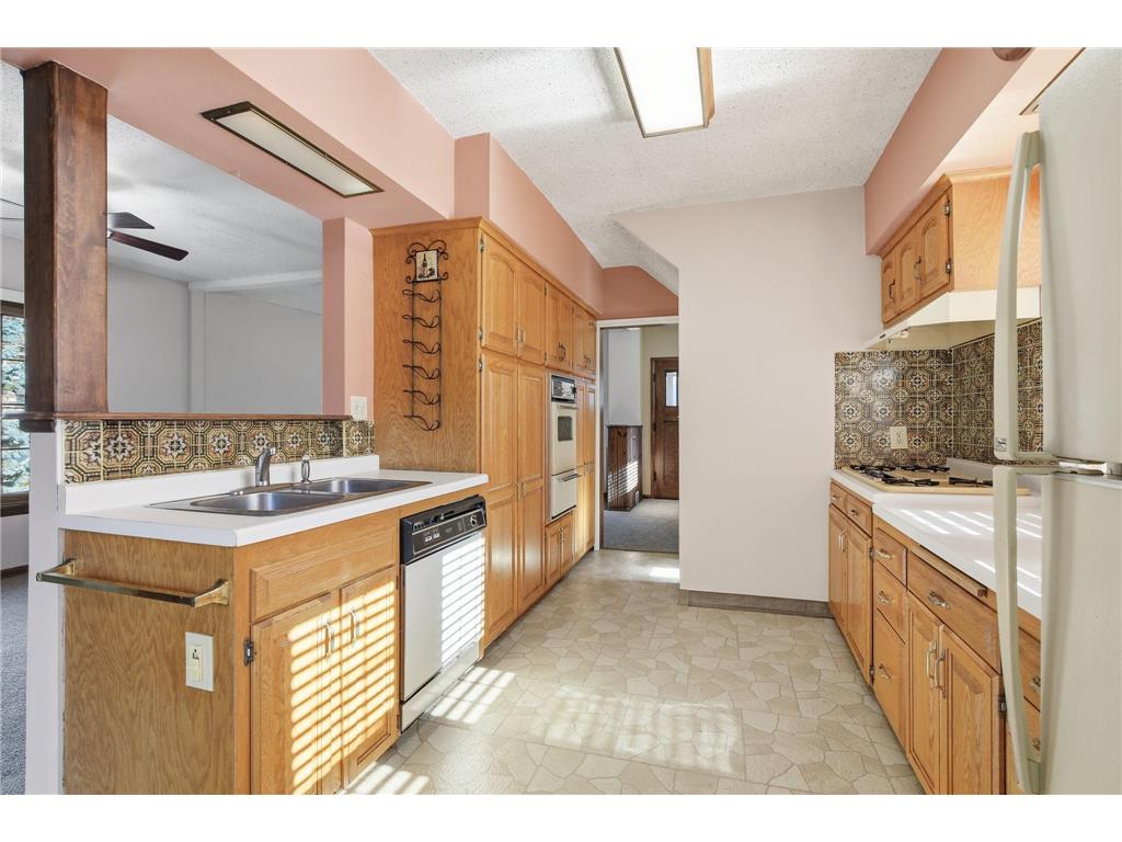 1047 JAMESON STEET Saint Paul MN 55103 6824111 image8