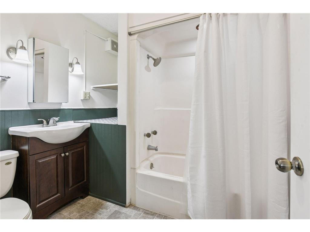 1049 7th Street W Saint Paul MN 55102 7061042 image16