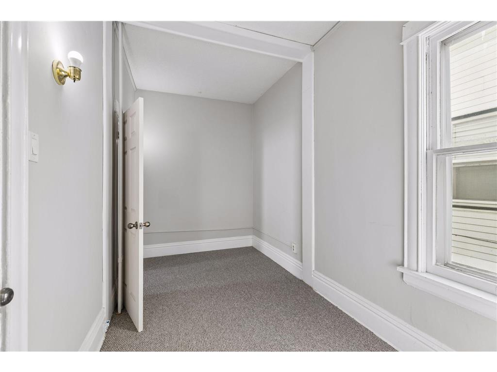 1049 7th Street W Saint Paul MN 55102 7061042 image24