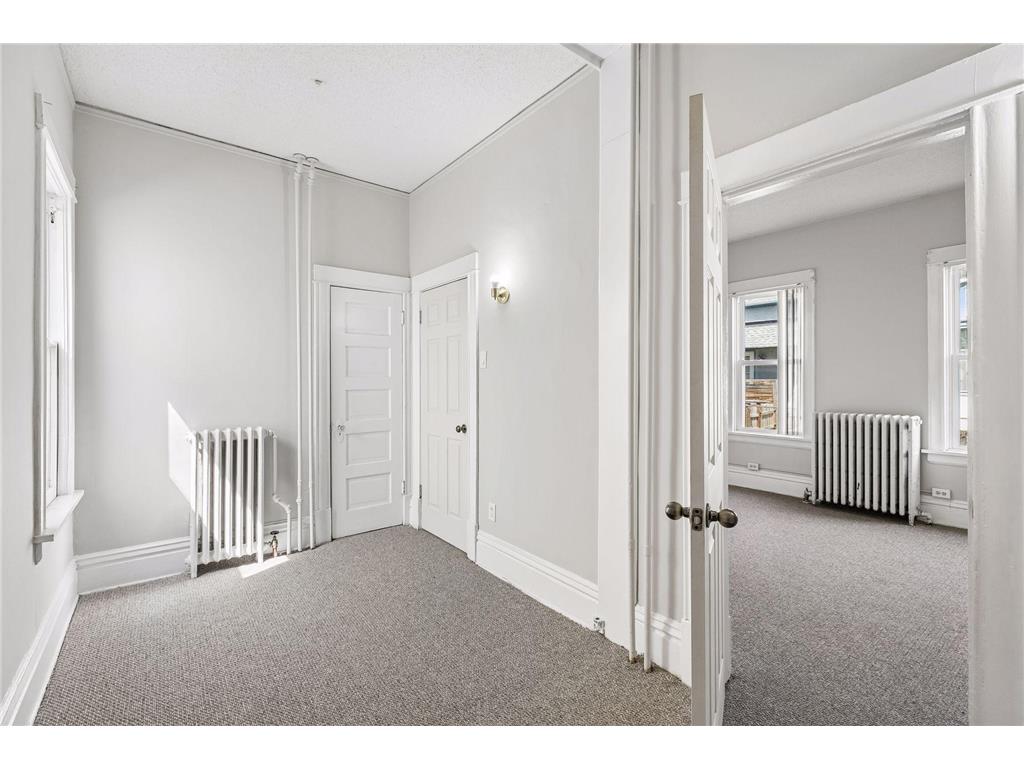 1049 7th Street W Saint Paul MN 55102 7061042 image25