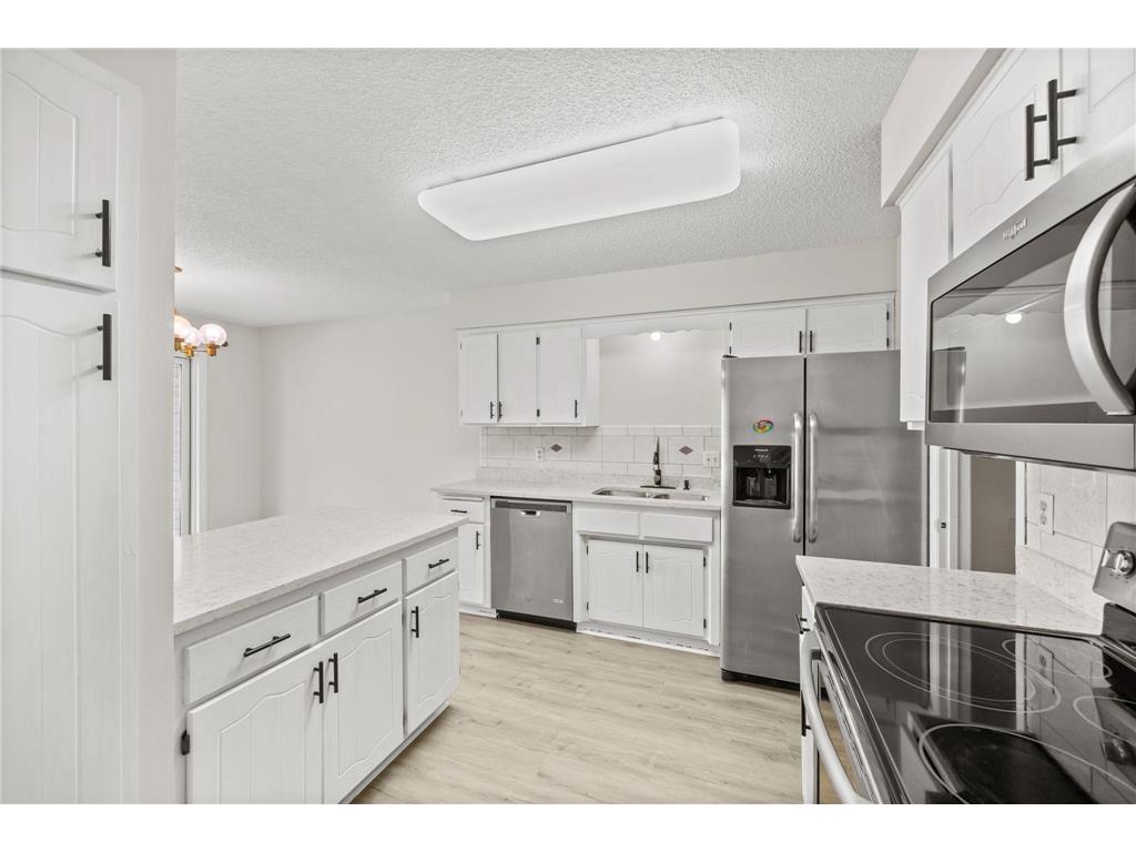 1049 Greenhaven Drive Vadnais Heights MN 55127 7073449 image1