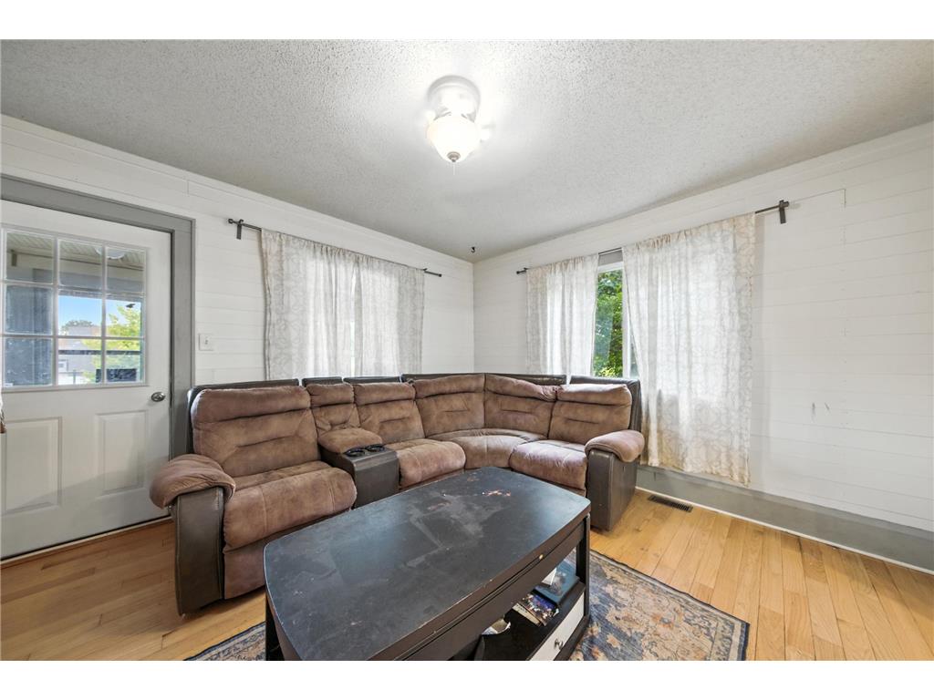 1049 Kent Street Saint Paul MN 55117 6784932 image2