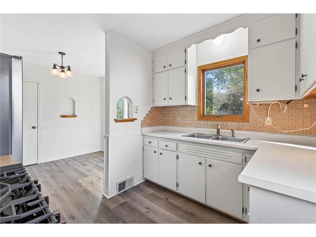 1049 Sterling Street N Maplewood MN 55119 6803116 image10