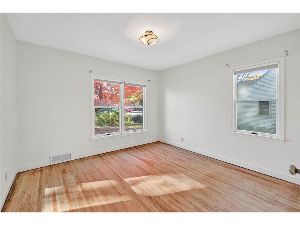 1049 Sterling Street N Maplewood MN 55119 6803116 image17