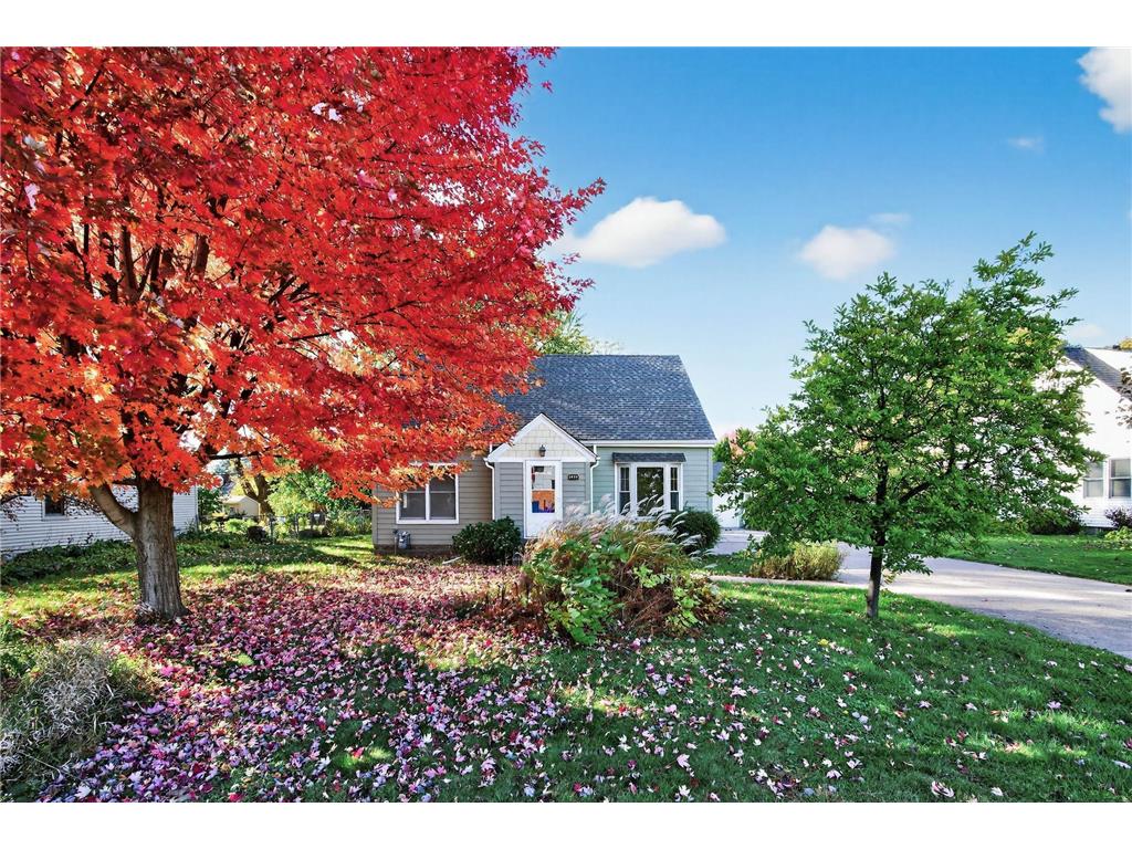 1049 Sterling Street N Maplewood MN 55119 6803116 image3