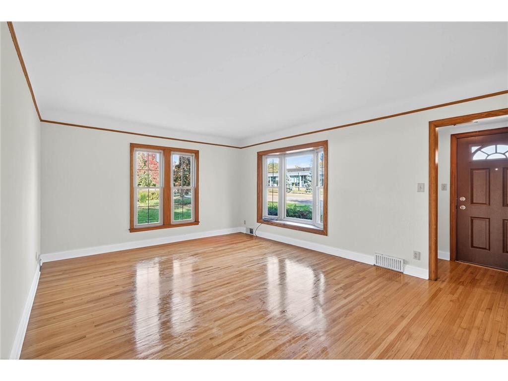 1049 Sterling Street N Maplewood MN 55119 6803116 image4