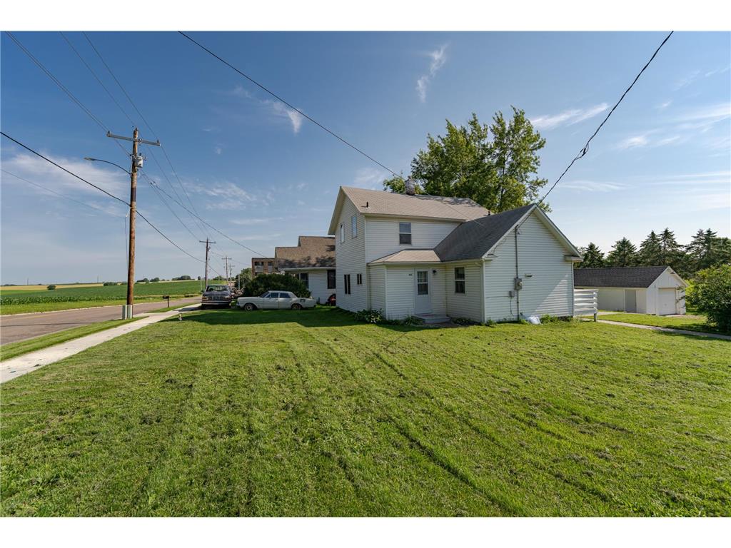 105 10th Street NW Plainview MN 55964 6561202 image1