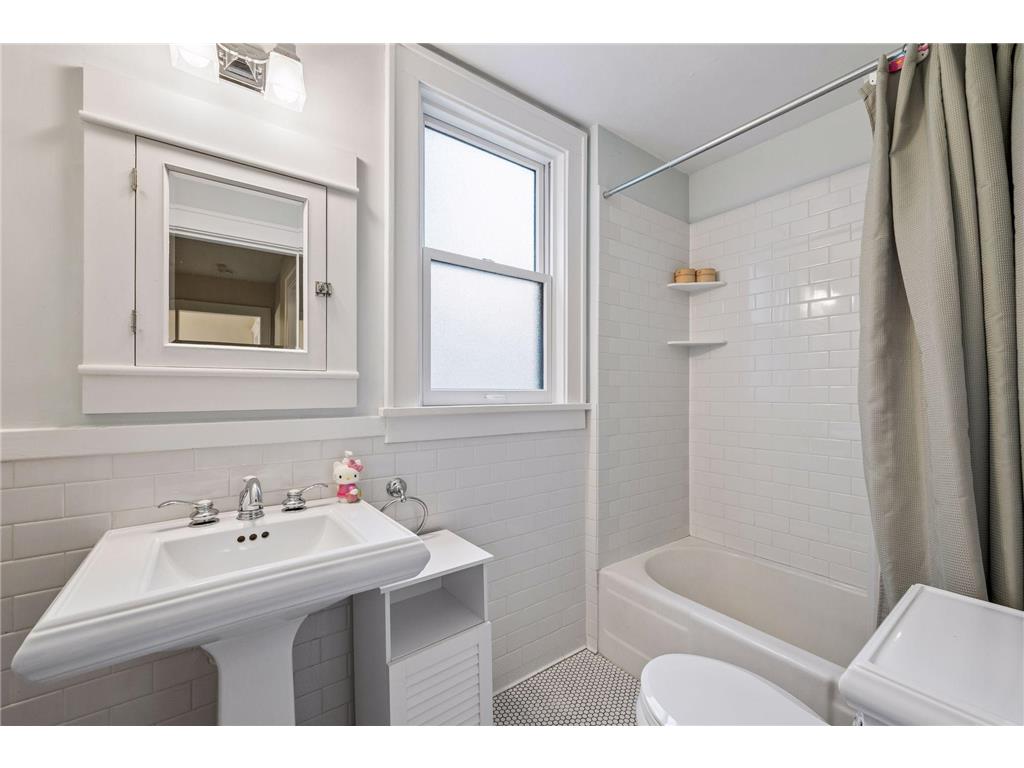 105 Milton Street S Saint Paul MN 55105 7063424 image14