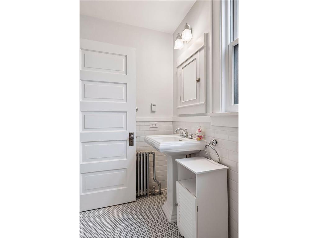 105 Milton Street S Saint Paul MN 55105 7063424 image15
