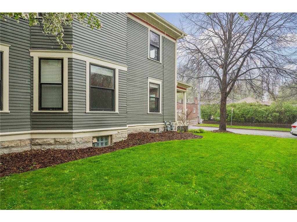 105 Milton Street S Saint Paul MN 55105 7063424 image41