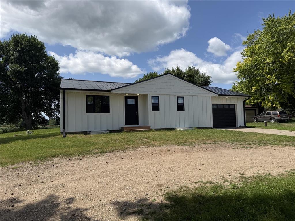 1050 Bluff Street NE Hutchinson MN 55350 7108417 image1