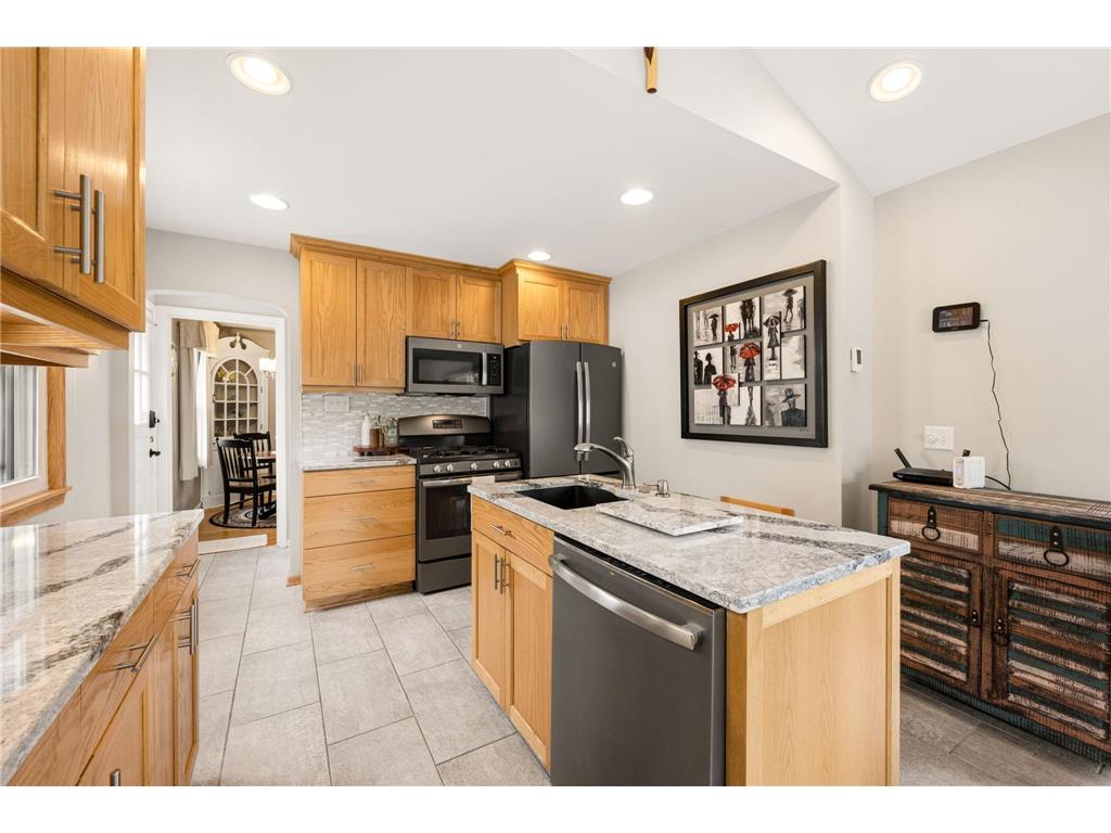 1050 County Road B2 W Roseville MN 55113 7068648 image12