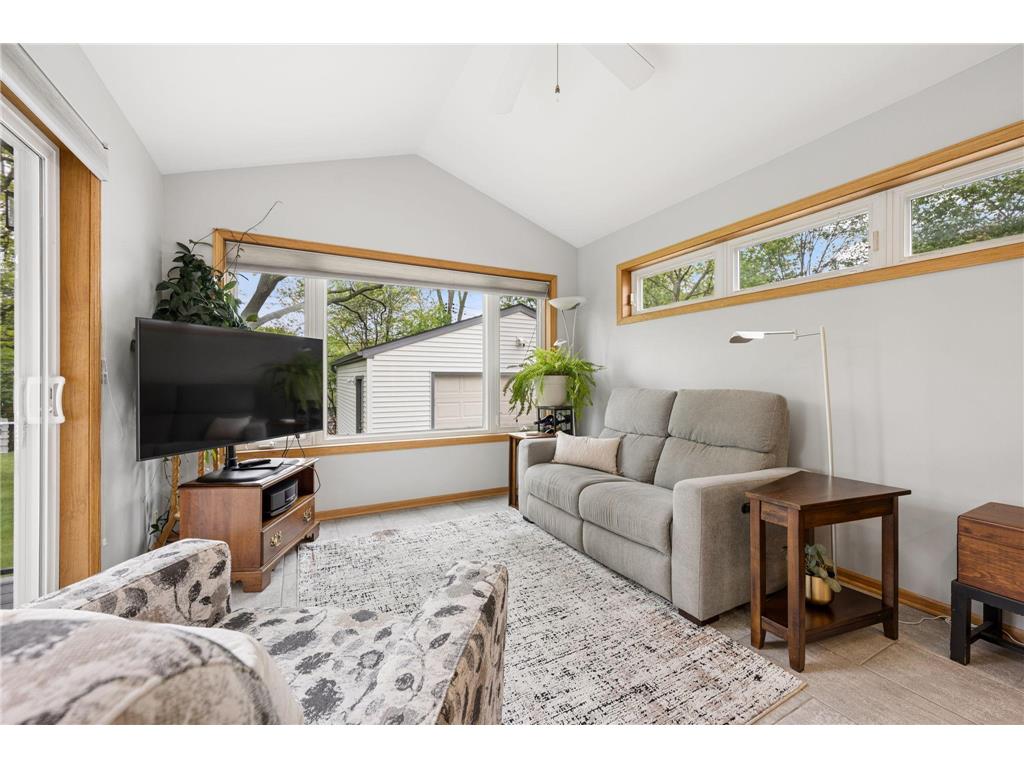 1050 County Road B2 W Roseville MN 55113 7068648 image15