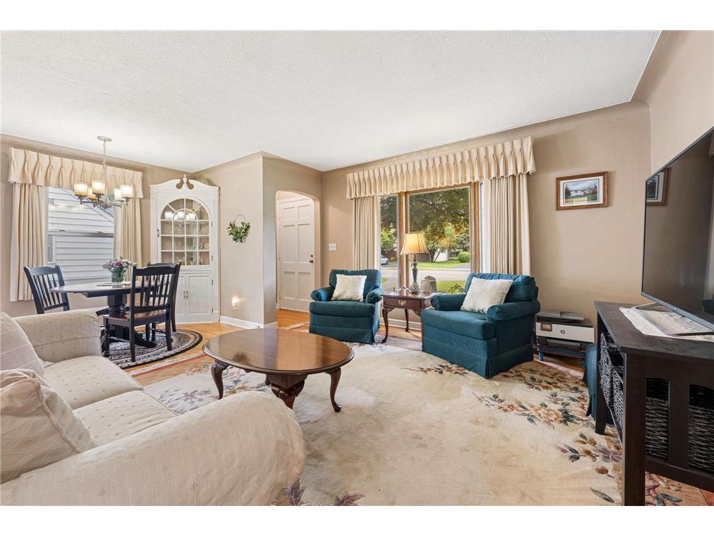 1050 County Road B2 W Roseville MN 55113 7068648 image2