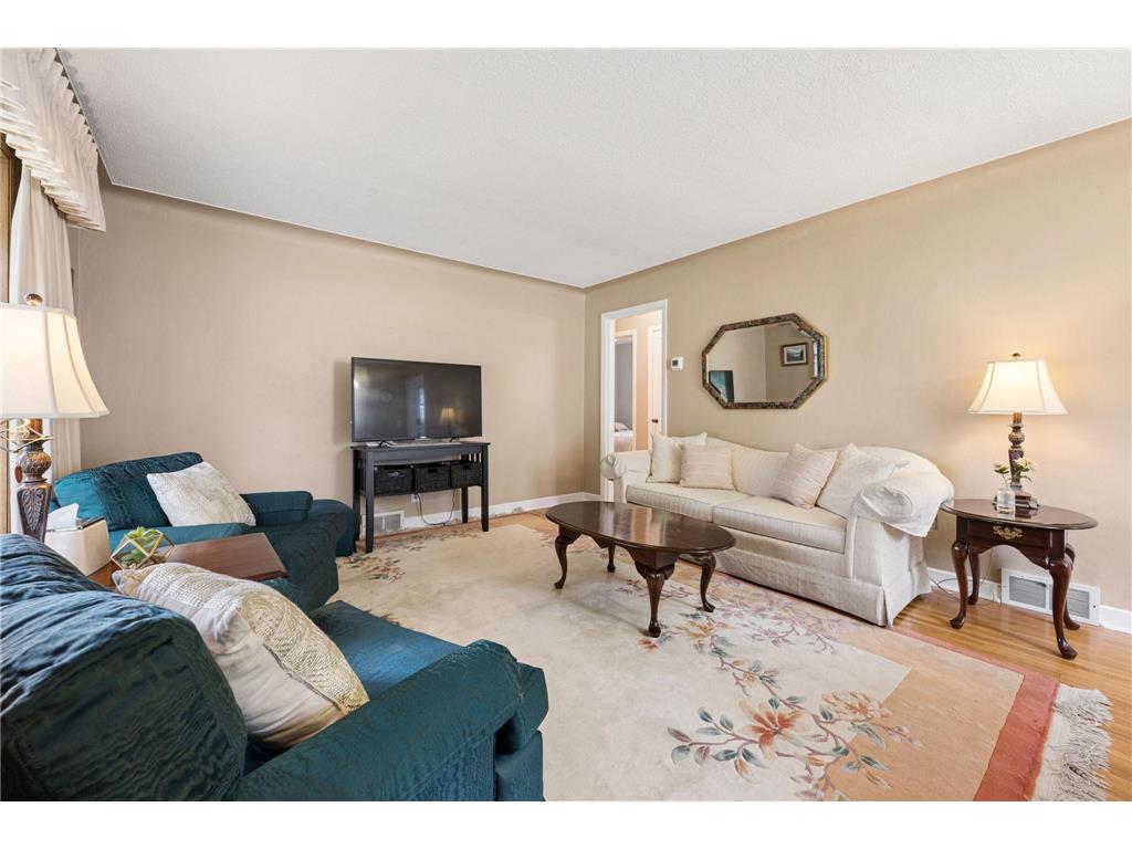 1050 County Road B2 W Roseville MN 55113 7068648 image3