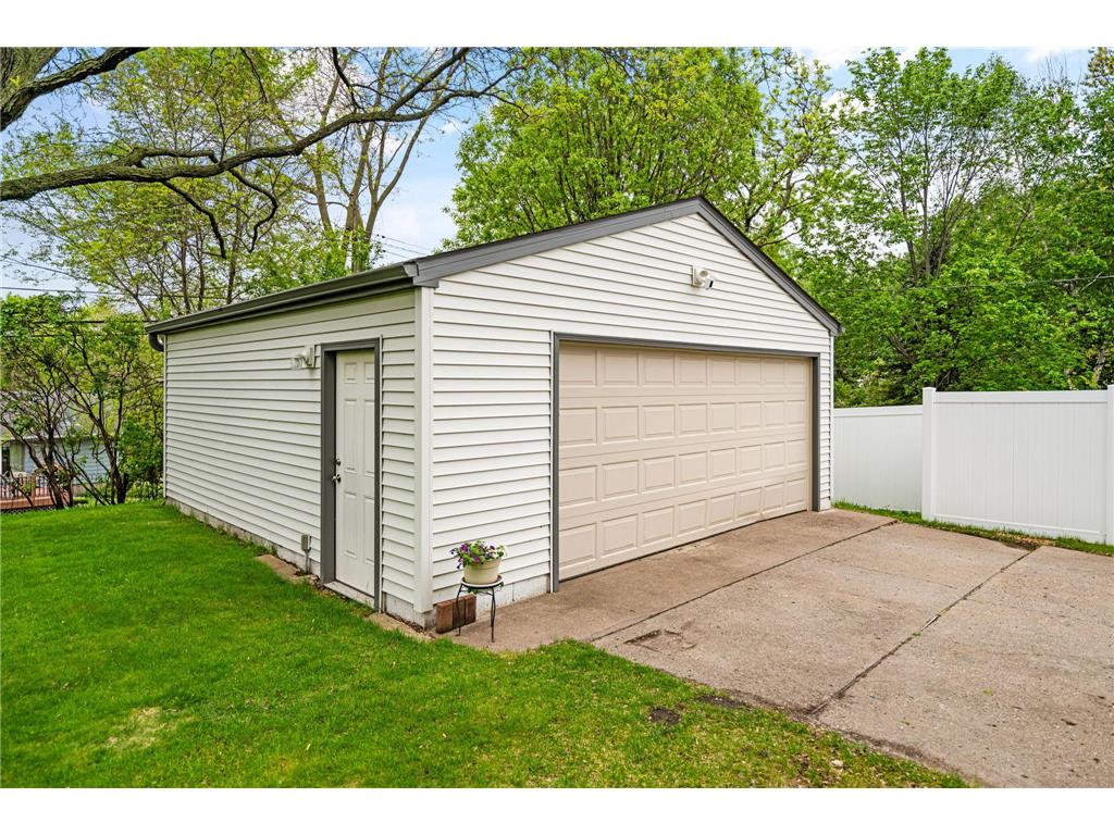 1050 County Road B2 W Roseville MN 55113 7068648 image38