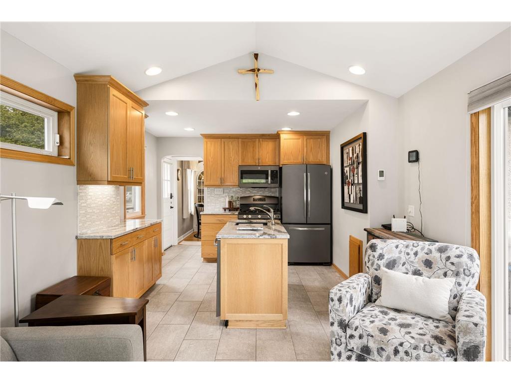 1050 County Road B2 W Roseville MN 55113 7068648 image9