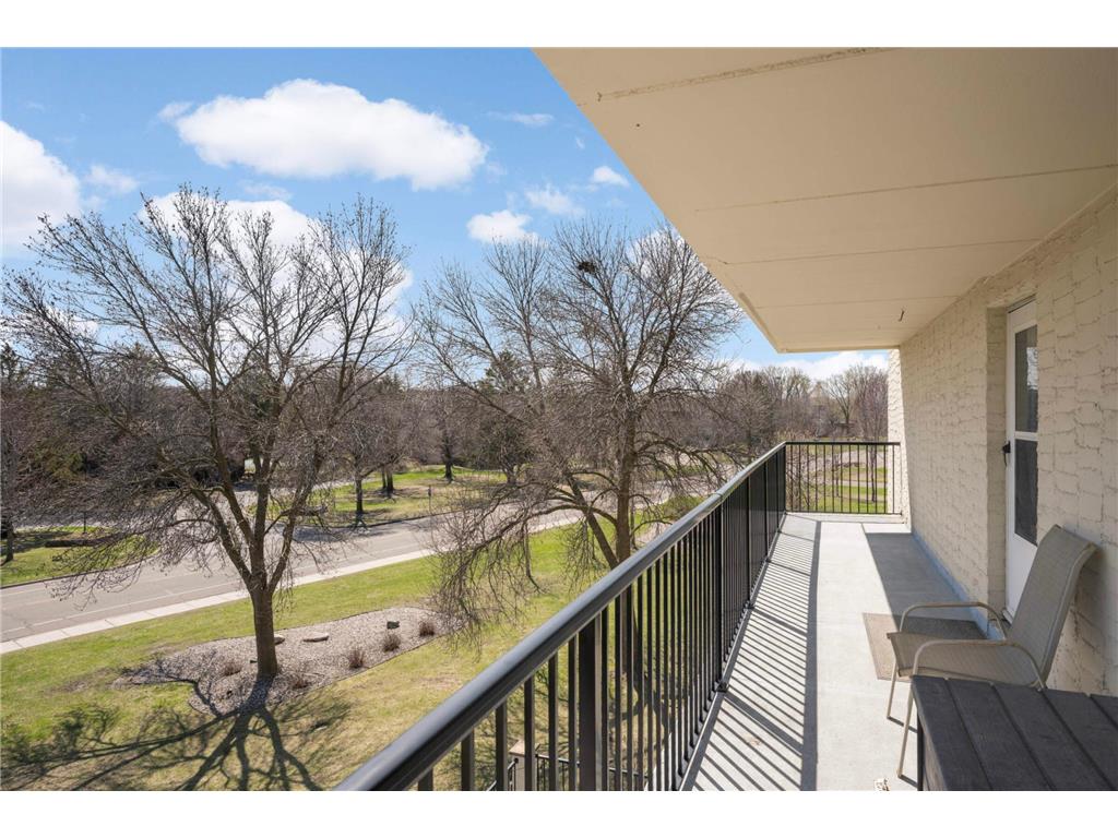 10501 Cedar Lake Rd #420 Minnetonka MN 55305 6799010 image1