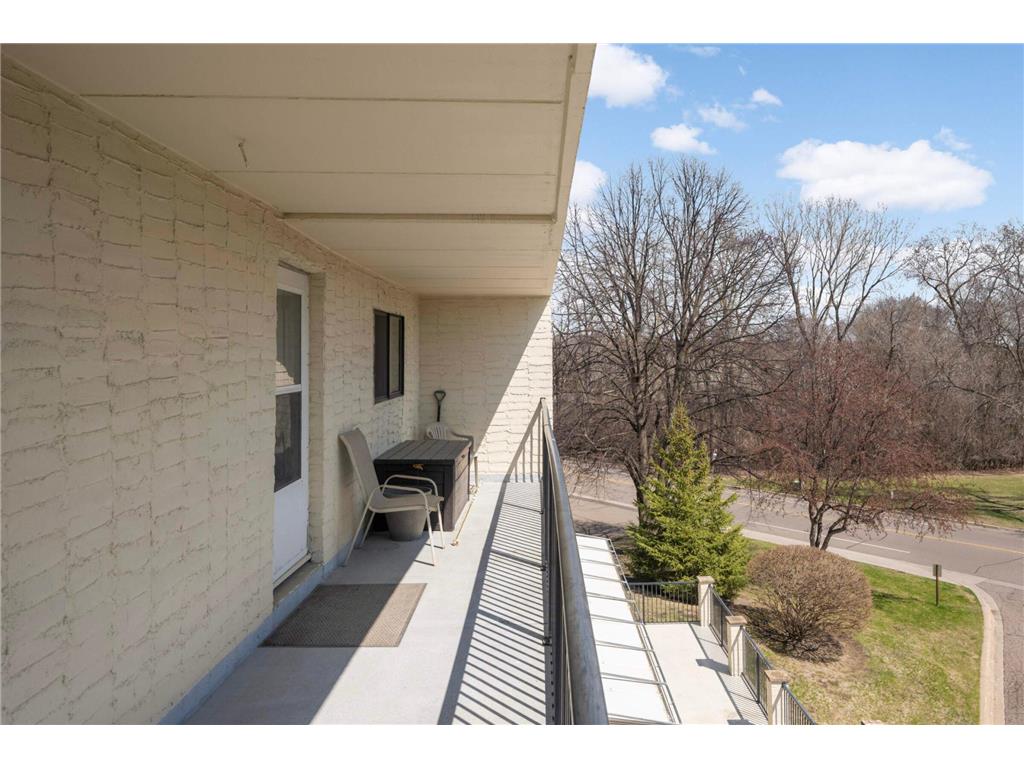 10501 Cedar Lake Rd #420 Minnetonka MN 55305 6799010 image2