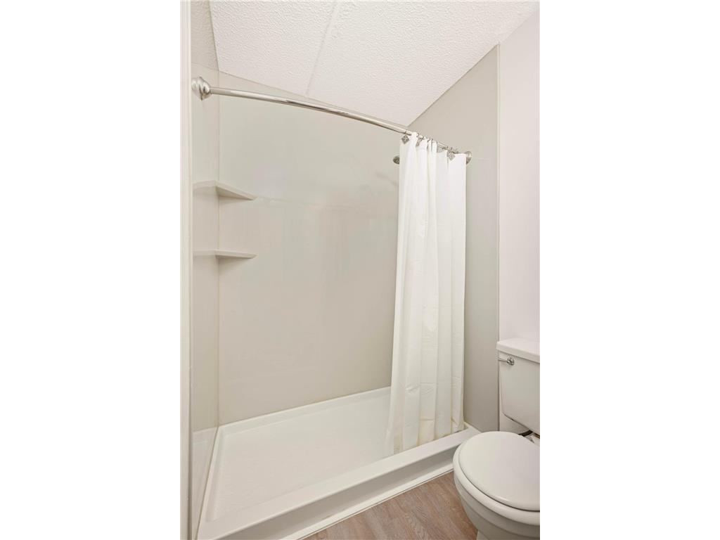 10501 Cedar Lake Rd #420 Minnetonka MN 55305 6799010 image23