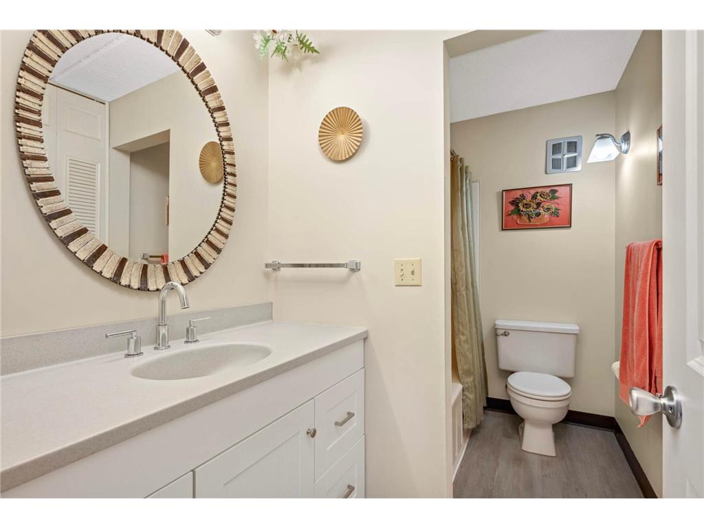 10501 Cedar Lake Rd #420 Minnetonka MN 55305 6799010 image26