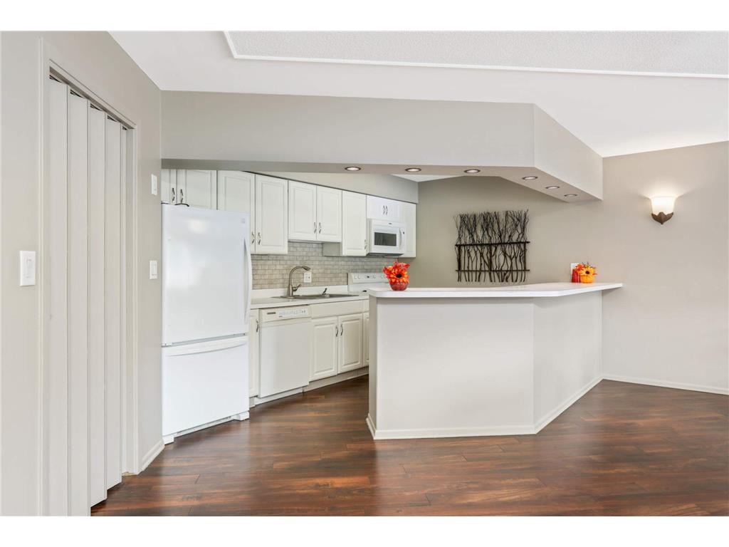 10501 Cedar Lake Rd #420 Minnetonka MN 55305 6799010 image28