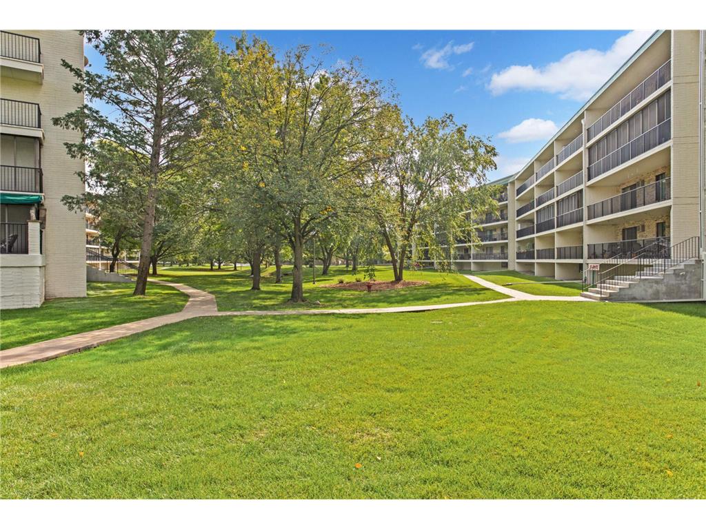 10501 Cedar Lake Rd #420 Minnetonka MN 55305 6799010 image38