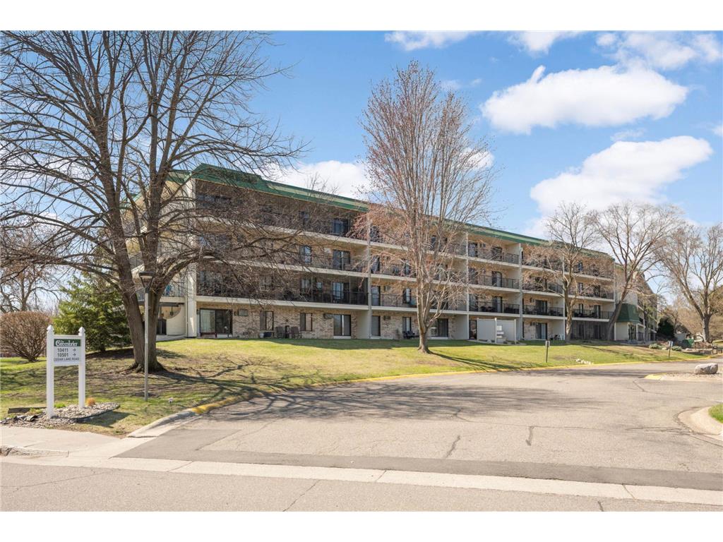 10501 Cedar Lake Rd #420 Minnetonka MN 55305 6799010 image5
