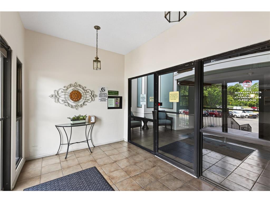 10501 Cedar Lake Road #318 Minnetonka MN 55305 7078658 image2