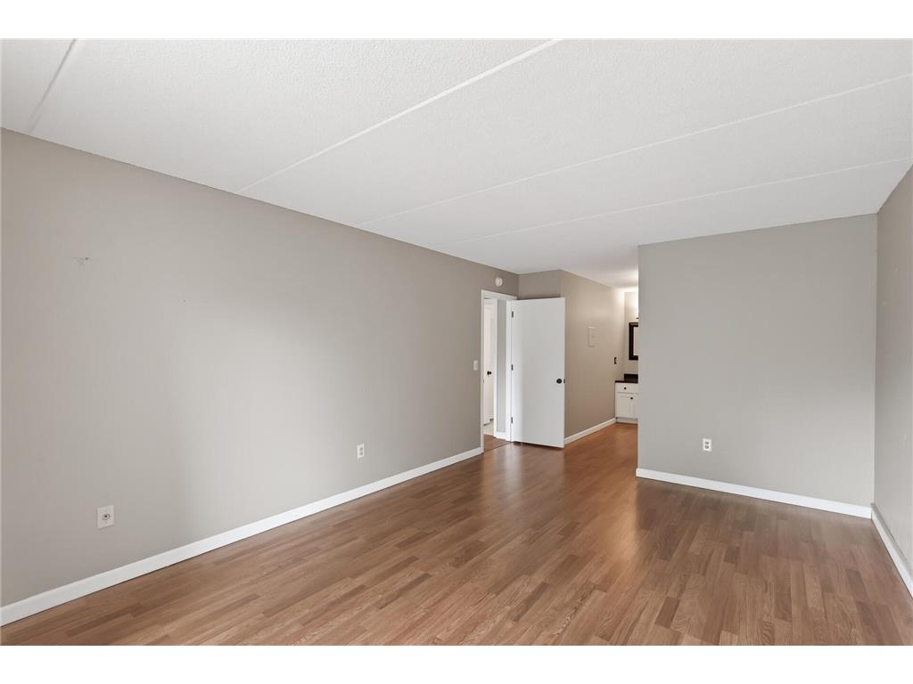 10501 Cedar Lake Road #318 Minnetonka MN 55305 7078658 image20
