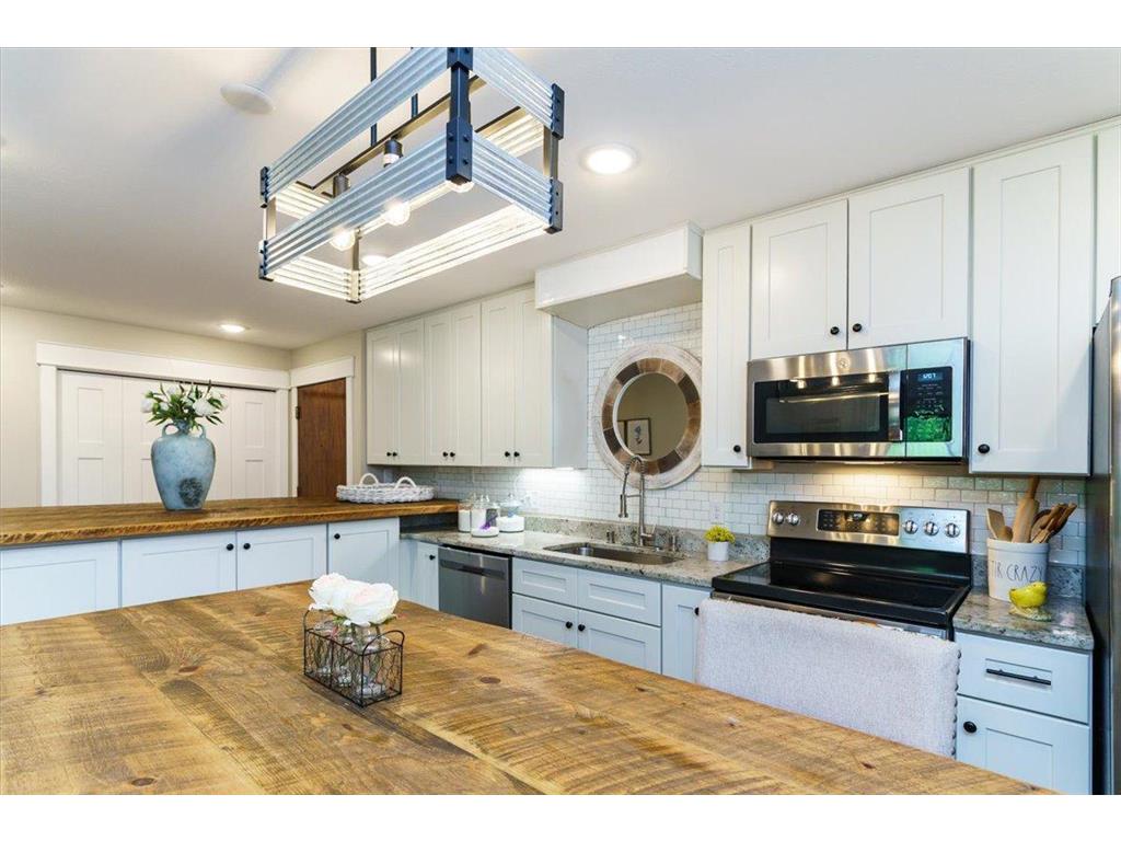 10501 Cedar Lake Road #404 Minnetonka MN 55305 6753324 image2