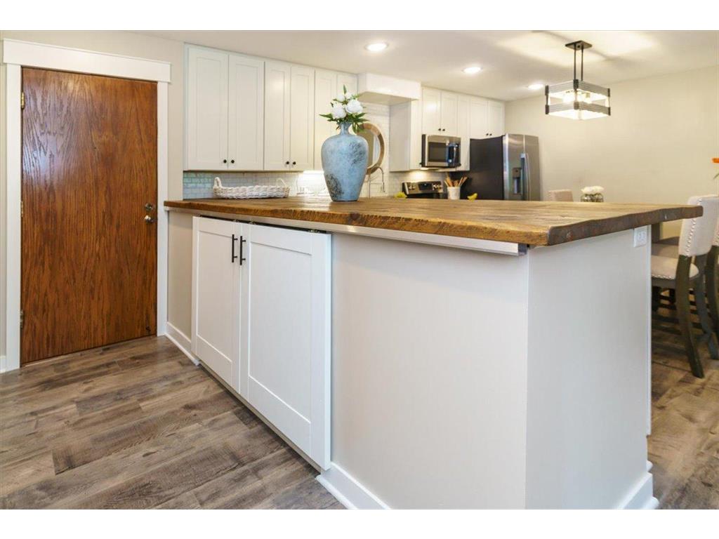 10501 Cedar Lake Road #404 Minnetonka MN 55305 6753324 image4