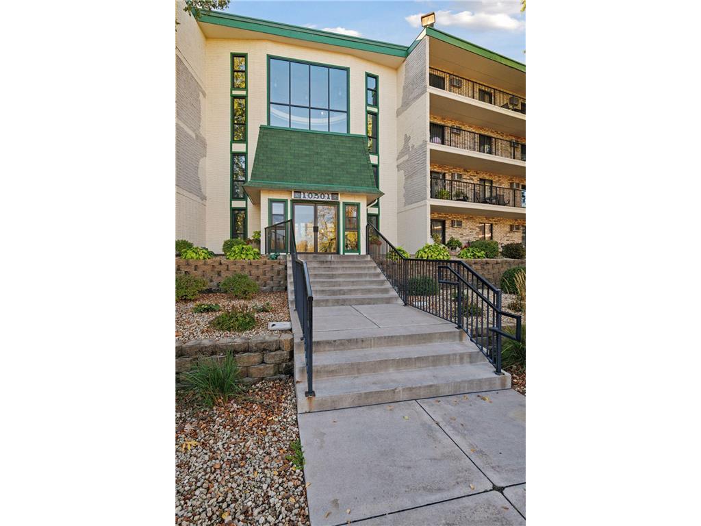 10501 Cedar Lake Road #414 Minnetonka MN 55305 6805037 image2