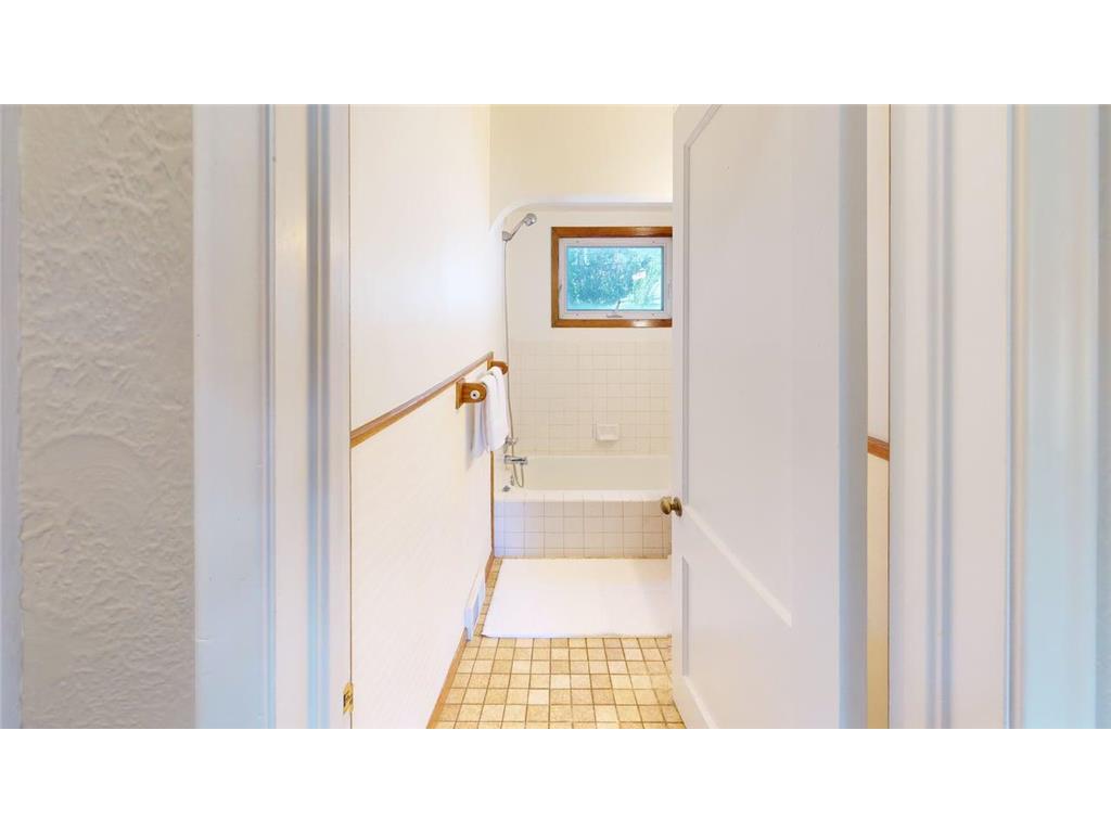 1051 Burke Avenue W Roseville MN 55113 7077701 image10
