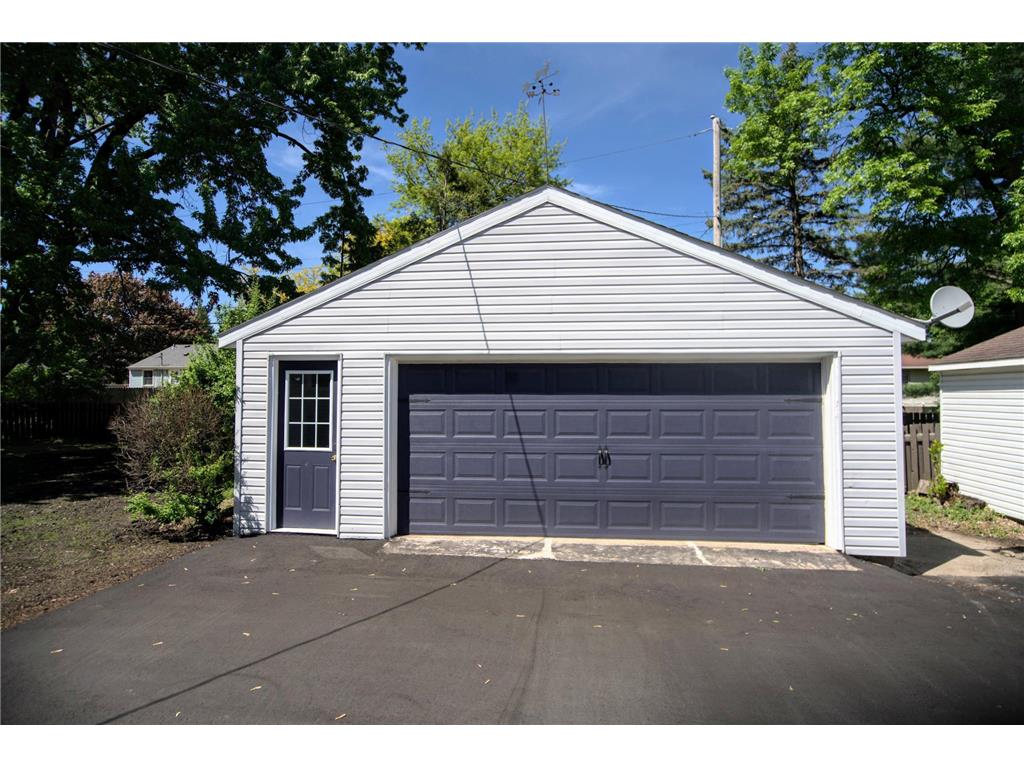 1051 Burke Avenue W Roseville MN 55113 7077701 image17