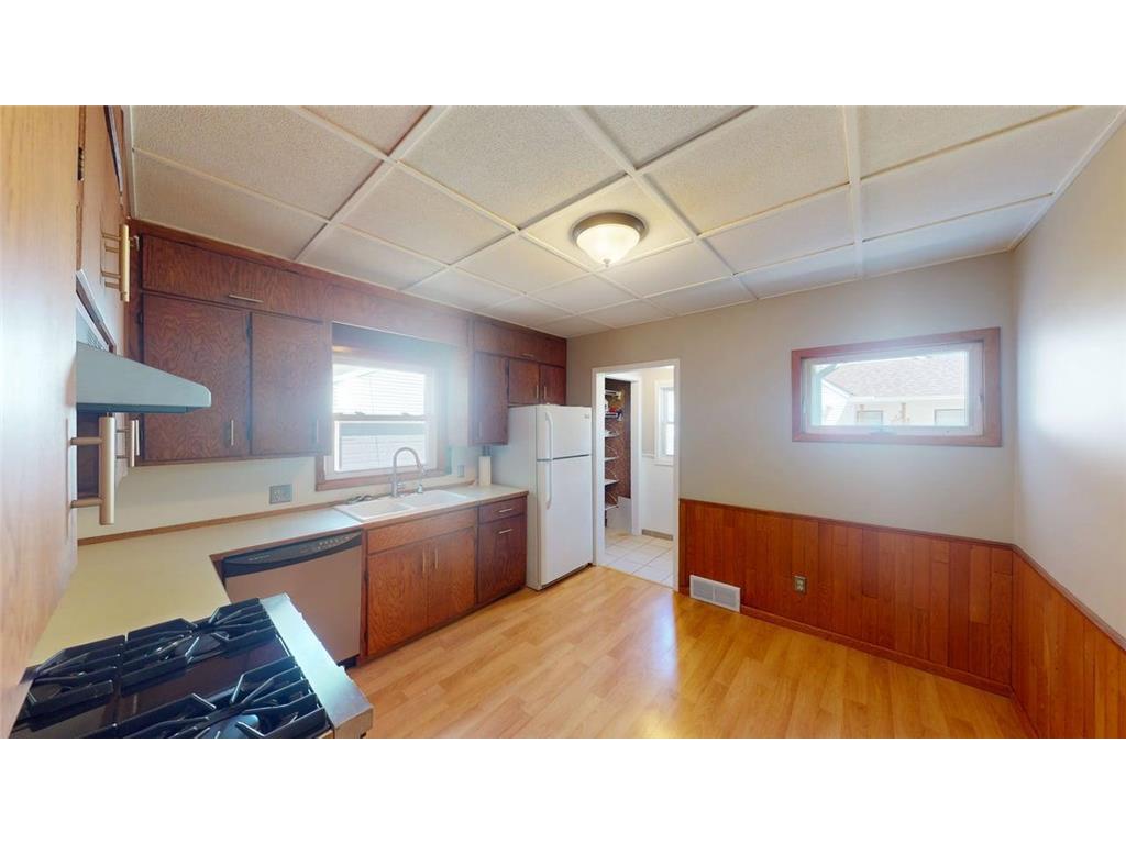 1051 Burke Avenue W Roseville MN 55113 7077701 image4