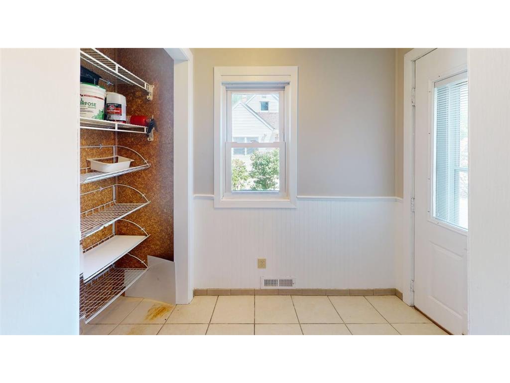 1051 Burke Avenue W Roseville MN 55113 7077701 image6