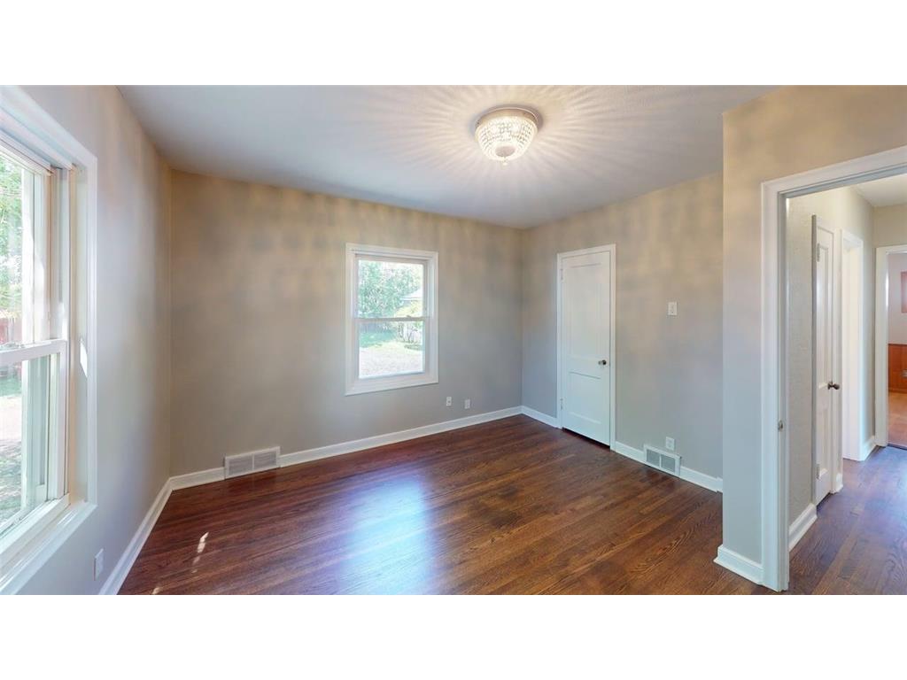 1051 Burke Avenue W Roseville MN 55113 7077701 image8