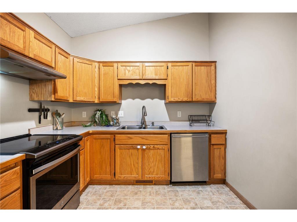 1051 Honeysuckle Lane SE Cambridge MN 55008 7039904 image14
