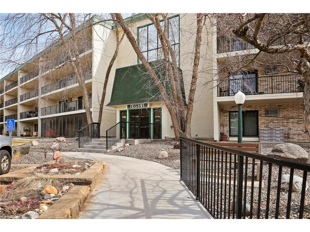 10511 Cedar Lake Road #212 Minnetonka MN 55305 7040622 image2