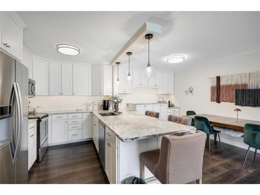 10511 Cedar Lake Road #212 Minnetonka MN 55305 7040622 image3