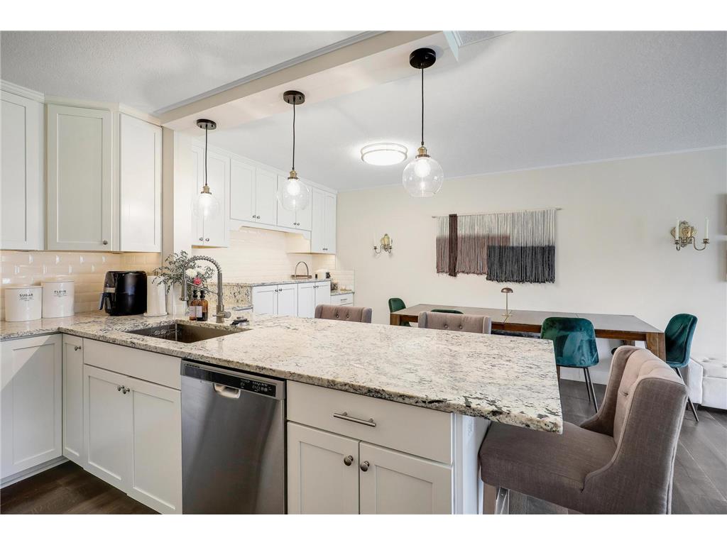 10511 Cedar Lake Road #212 Minnetonka MN 55305 7040622 image5