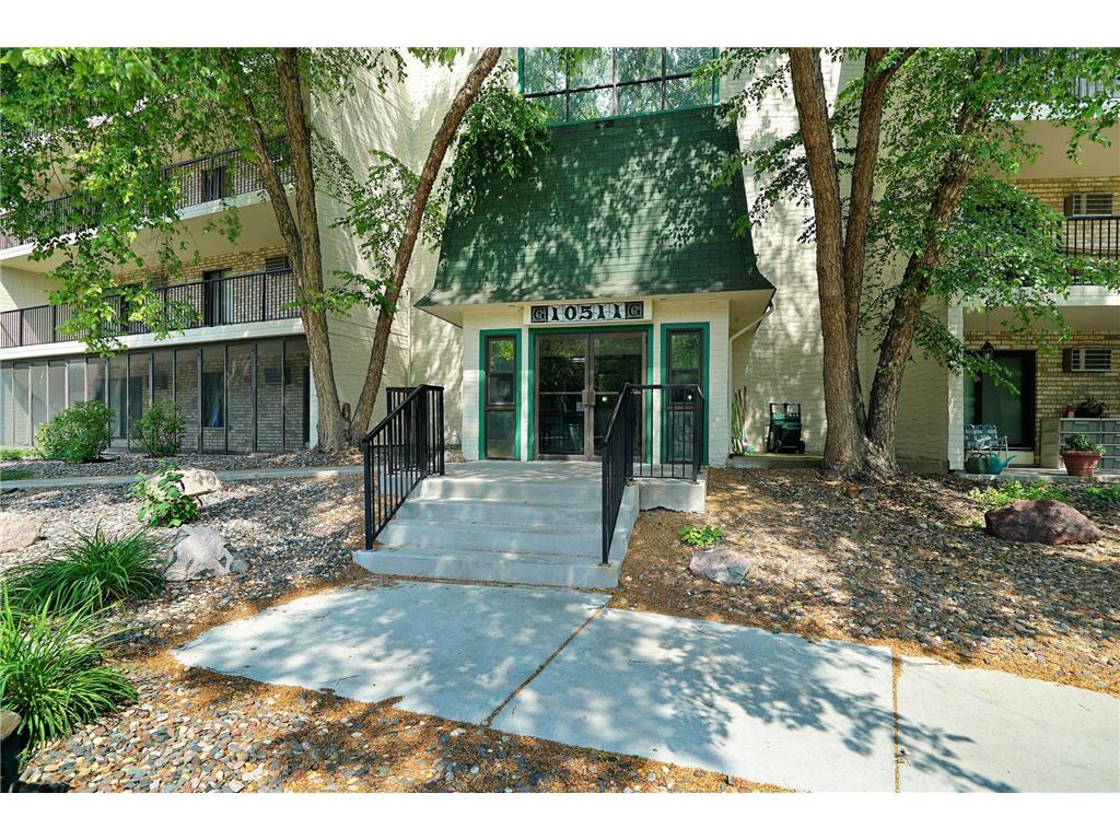 10511 Cedar Lake Road #303 Minnetonka MN 55305 6494410 image1
