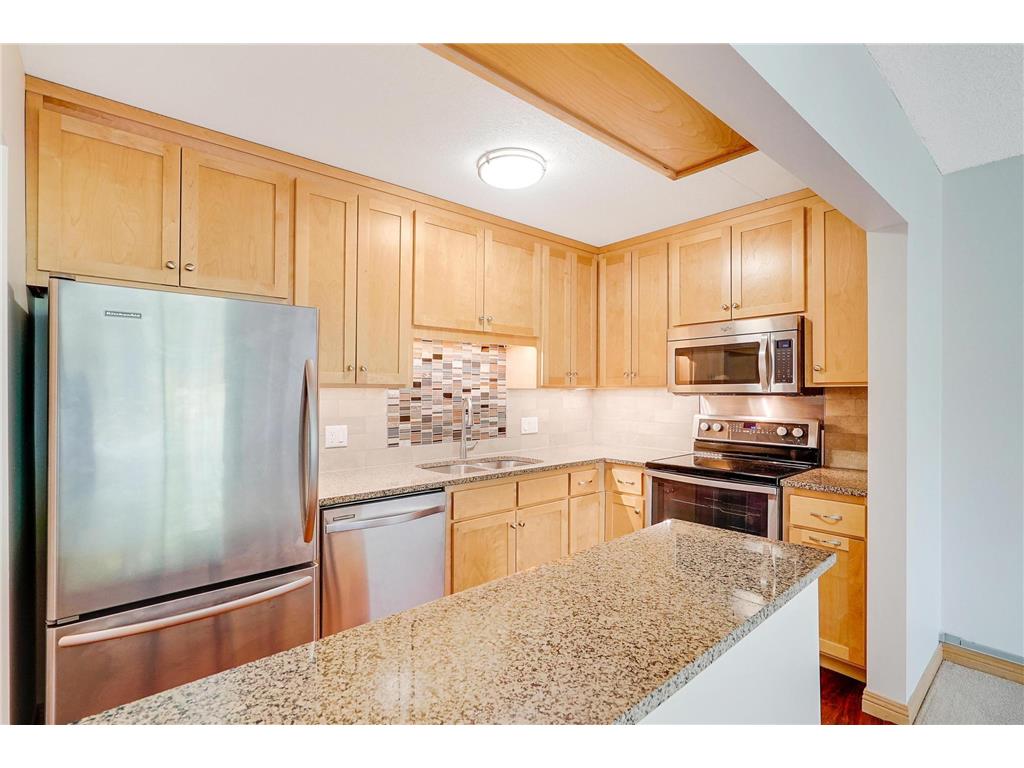 10511 Cedar Lake Road #305 Minnetonka MN 55305 6392002 image1