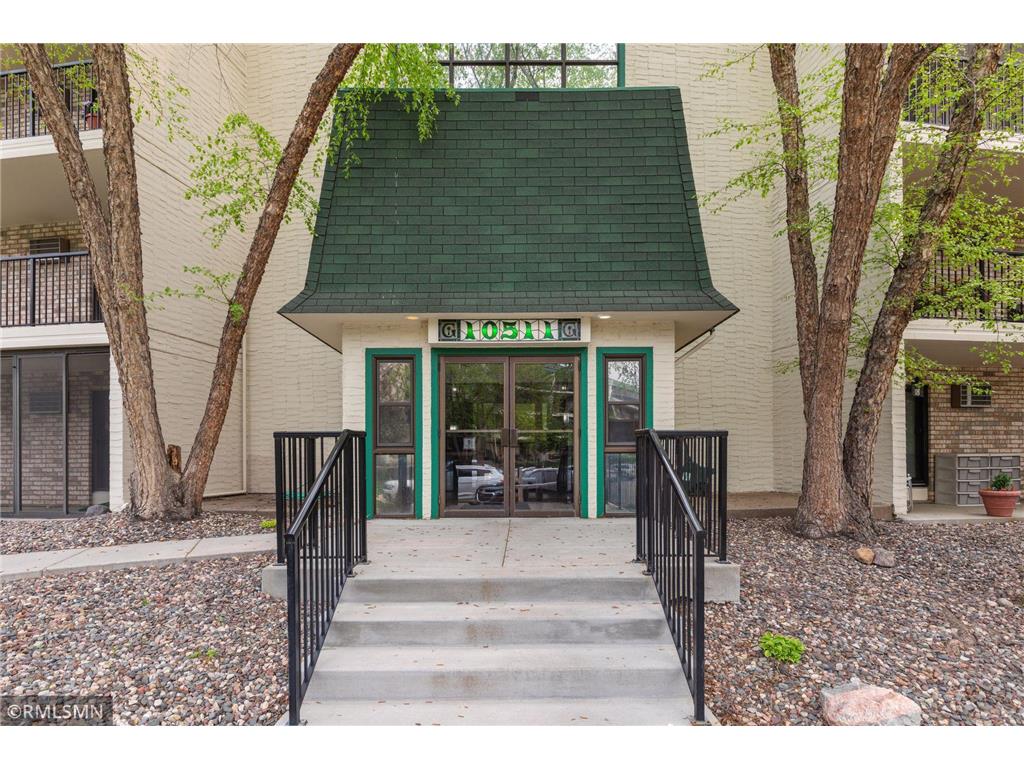 10511 Cedar Lake Road #305 Minnetonka MN 55305 6518725 image1