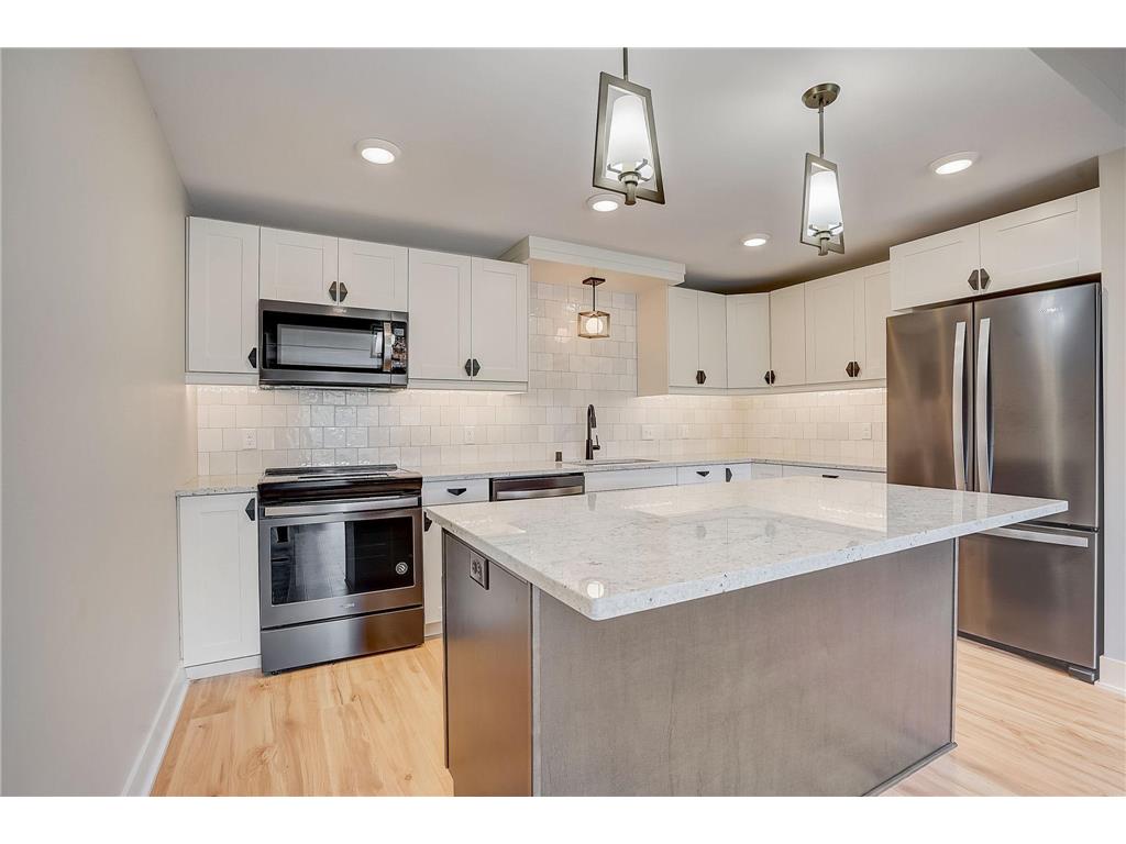 10521 Cedar Lake Road #311 Minnetonka MN 55305 6389917 image1