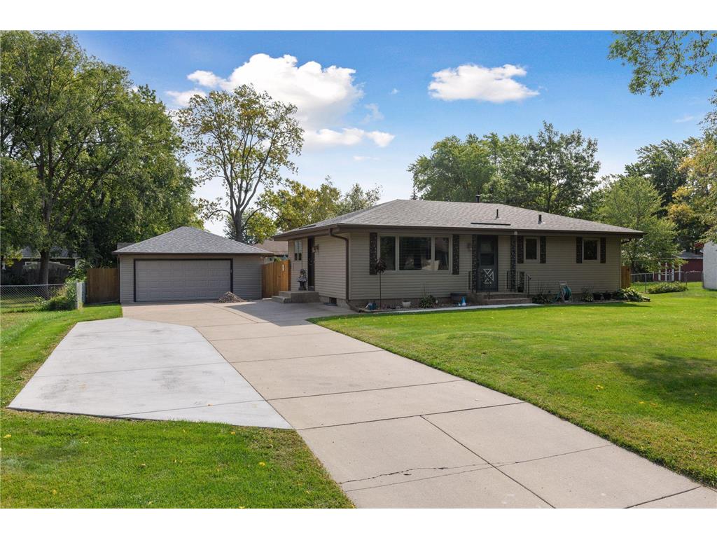 10524 Rhode Island Avenue N Brooklyn Park MN 55445 6358519 image1