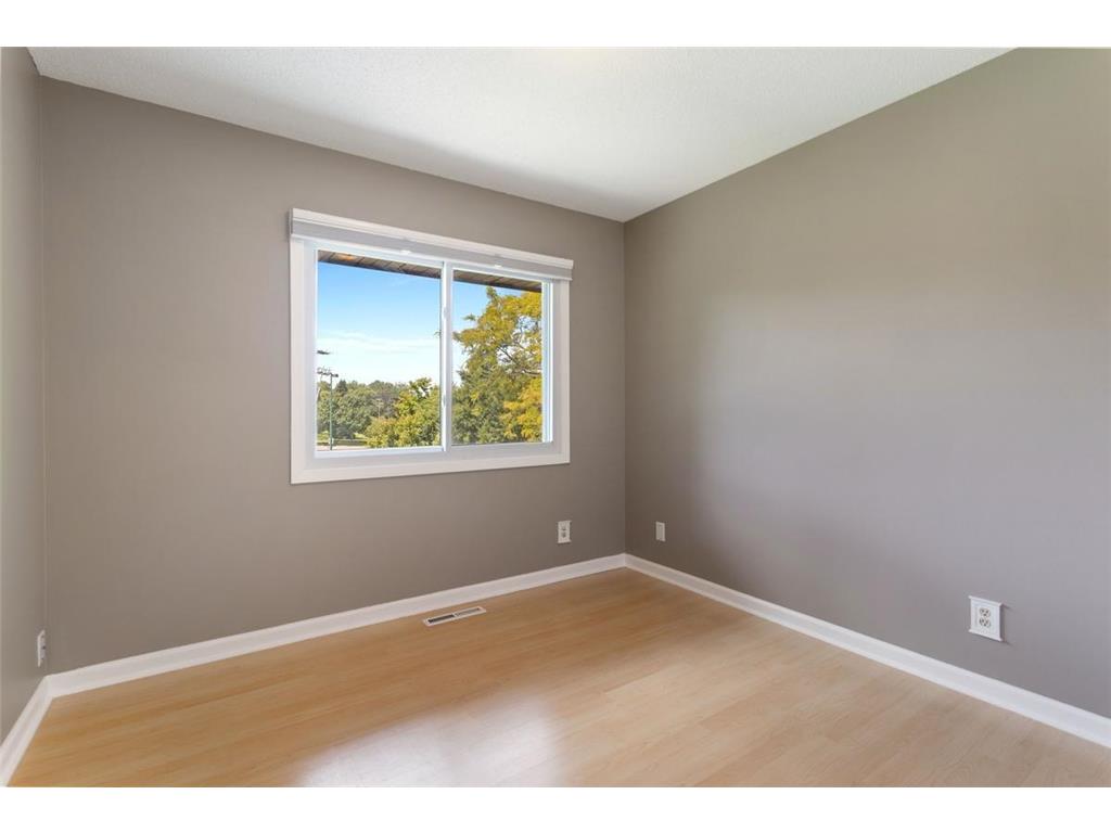1053 Bridge Street Shoreview MN 55126 7098523 image17