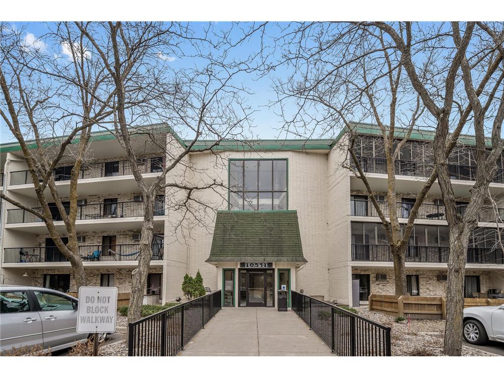 10531 Cedar Lake Road #205 Minnetonka MN 55305 6685931 image1
